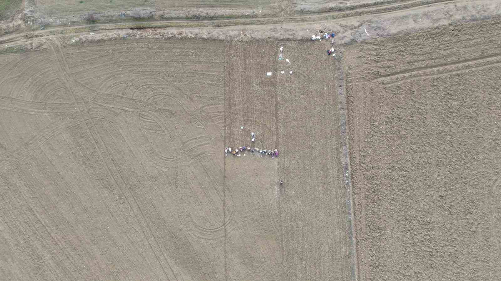 Annenin fedakarlık dolu yolculuğu: Çocukları için megakenti bırakıp toprağa sarıldı
