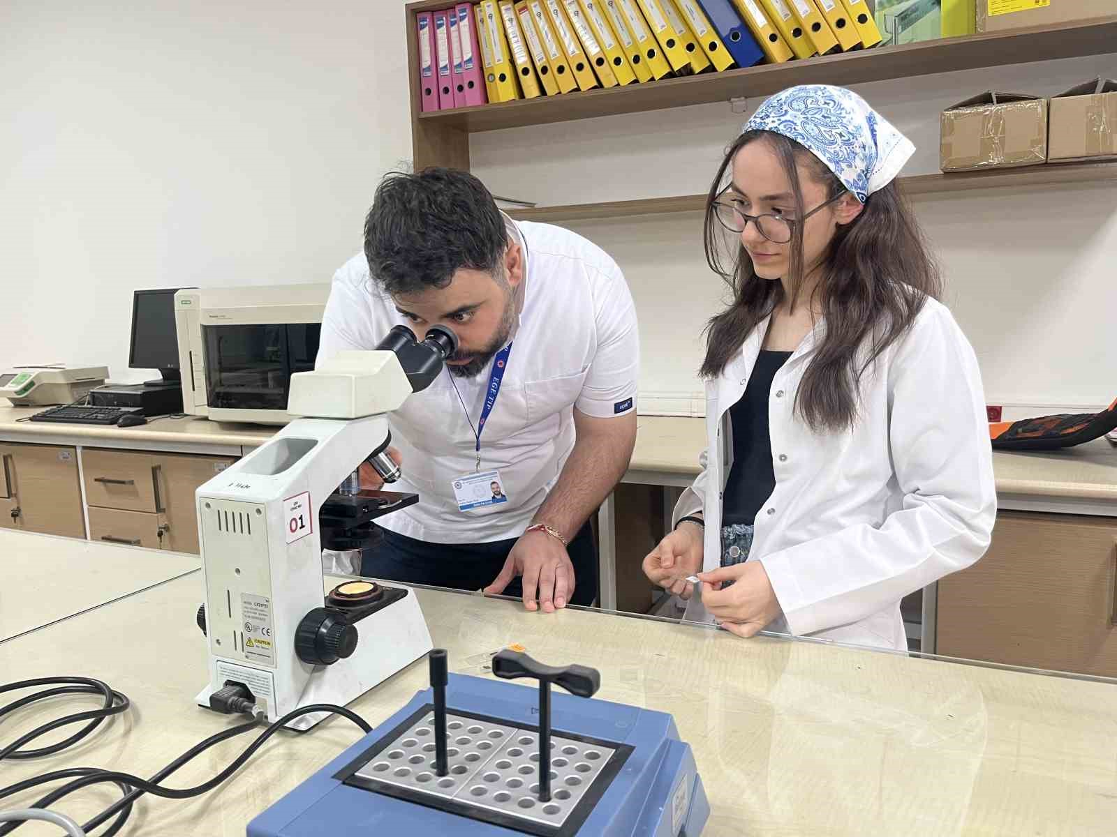 Annesini kanserden kaybeden lise öğrencisi, kanseri teşhis eden yapay zeka destekli proje geliştirdi
