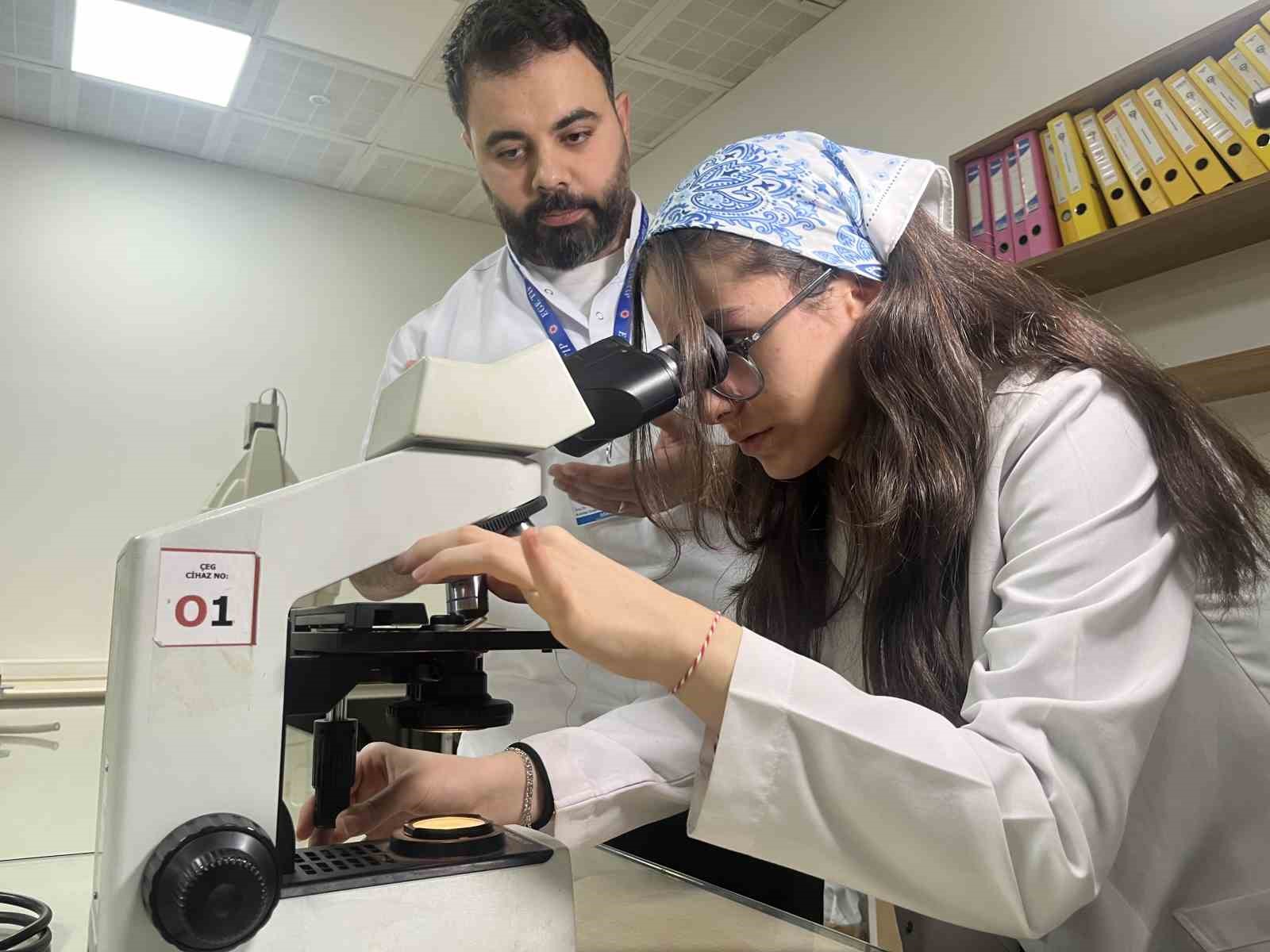 Annesini kanserden kaybeden lise öğrencisi, kanseri teşhis eden yapay zeka destekli proje geliştirdi
