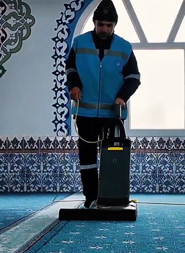 Antakya Belediyesi, camilerde temizlik faaliyetlerini sürdürüyor
