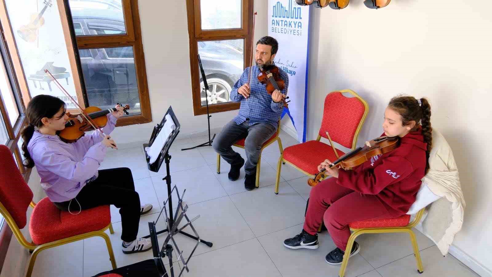 Antakya Belediyesi’nden ücretsiz keman kursu
