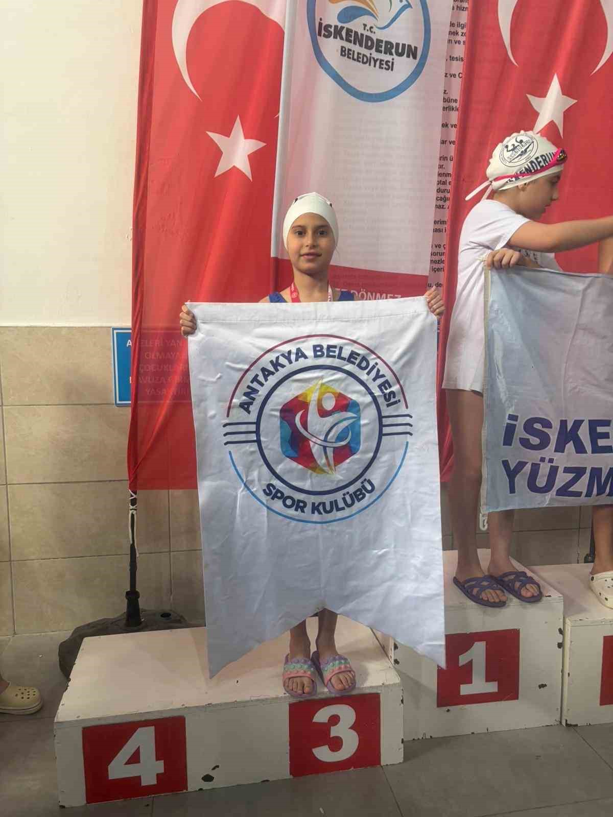 Antakya Belediyesi’nin sporcuları madalyaları topladılar
