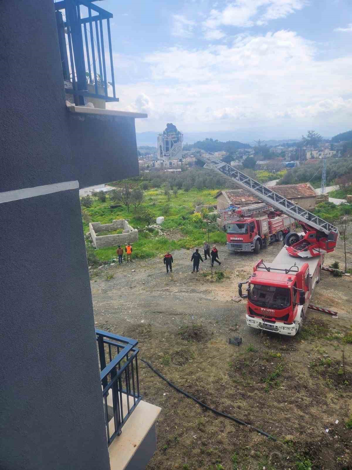 Antakya’da alevlere teslim olan ev kullanılmaz hale geldi
