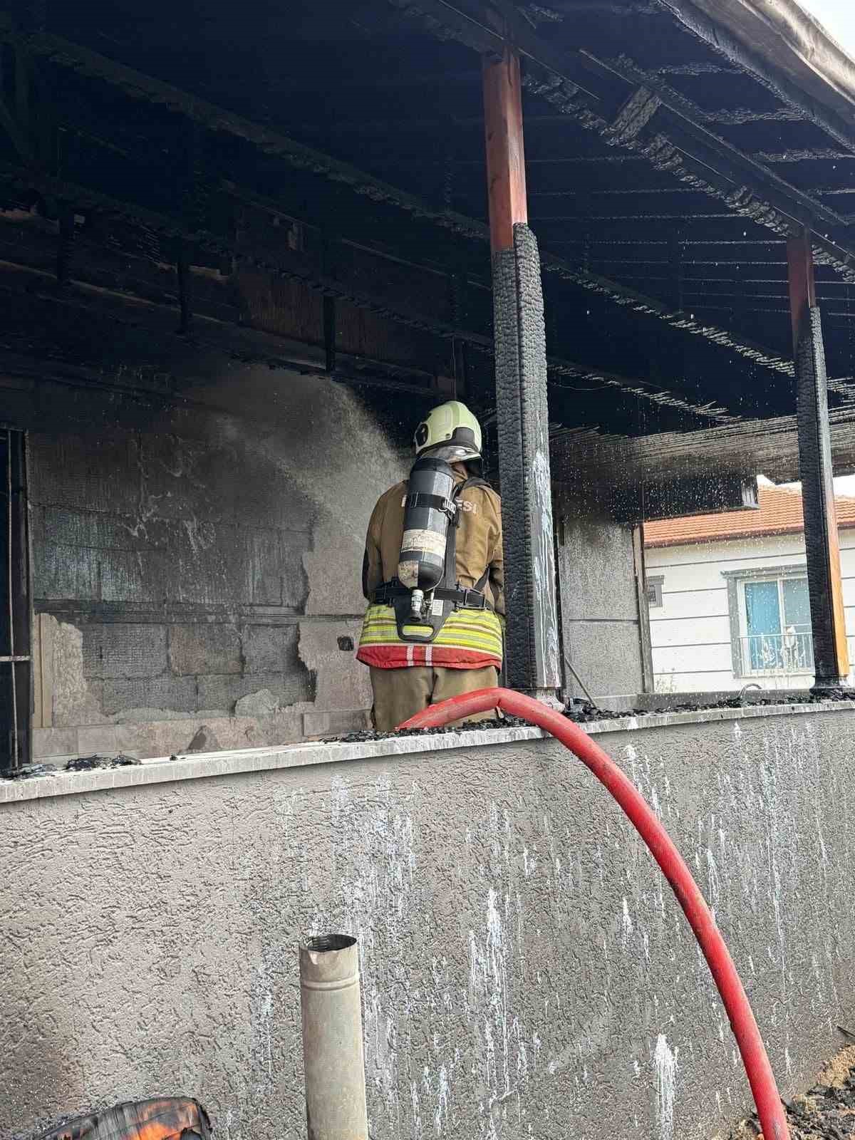 Antakya’da ev yangını
