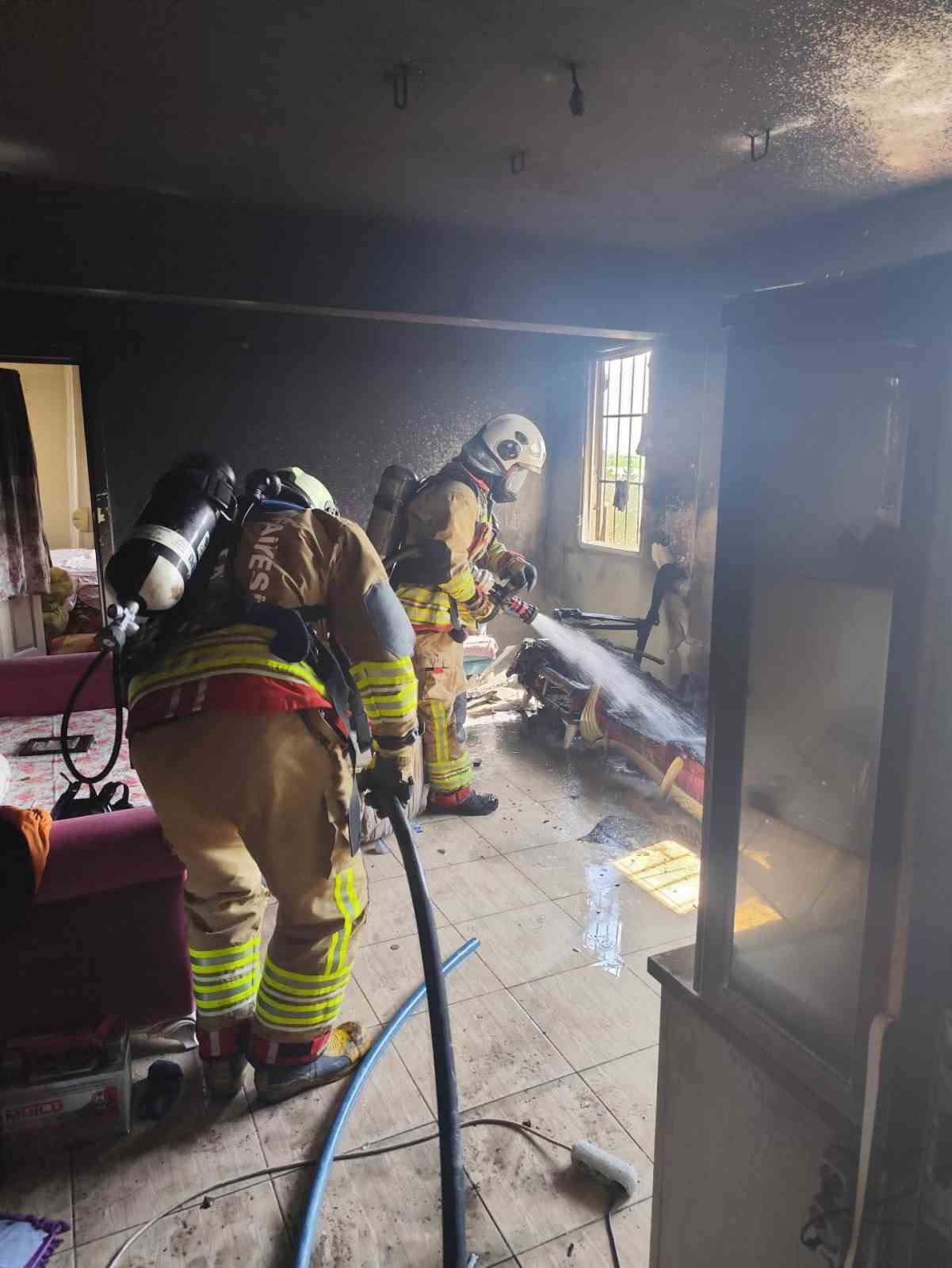 Antakya’da ev yangını
