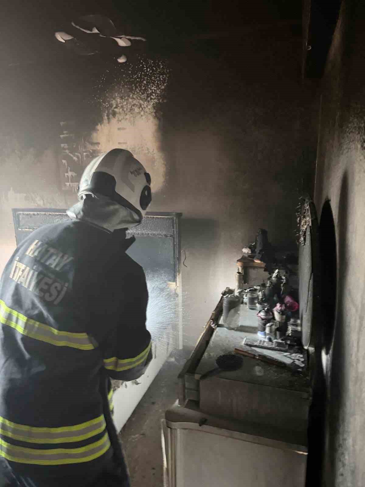 Antakya’da ev yangını
