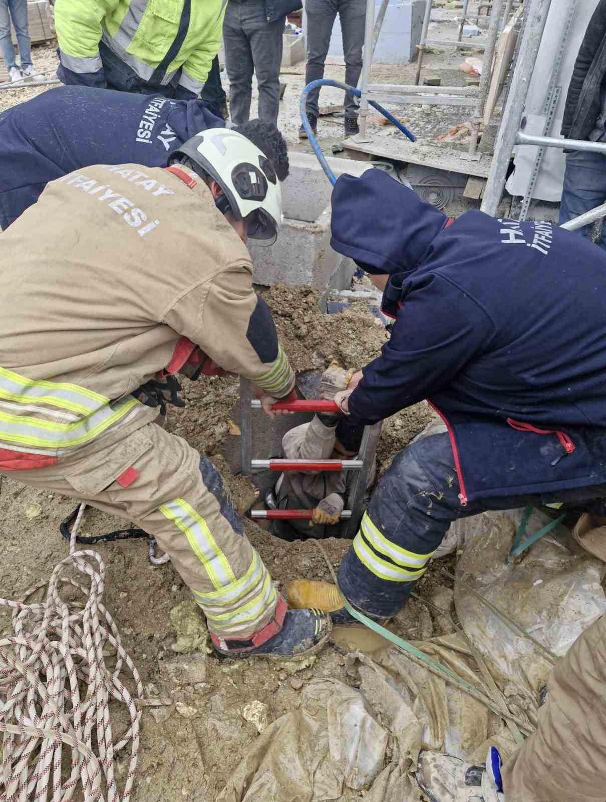 Antakya’da kuyuya düşen vatandaş yaralandı
