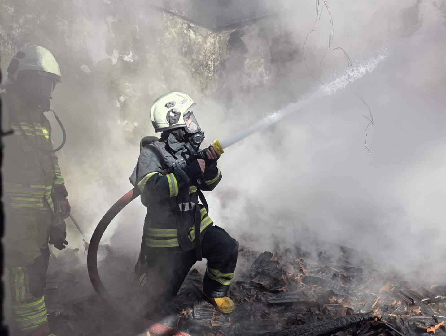 Antakya’da metruk bina yangını
