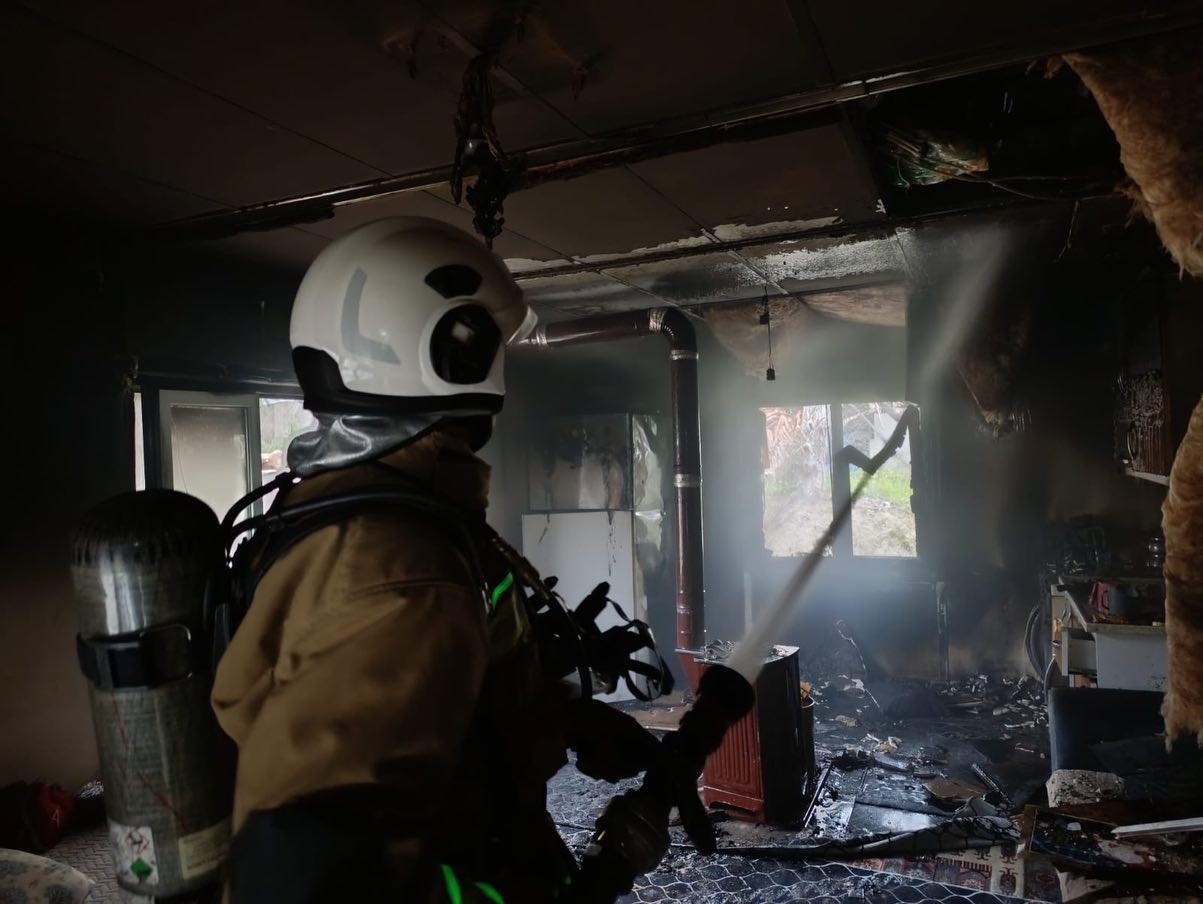 Antakya’da müstakil ev yanarak kullanılmaz hale geldi
