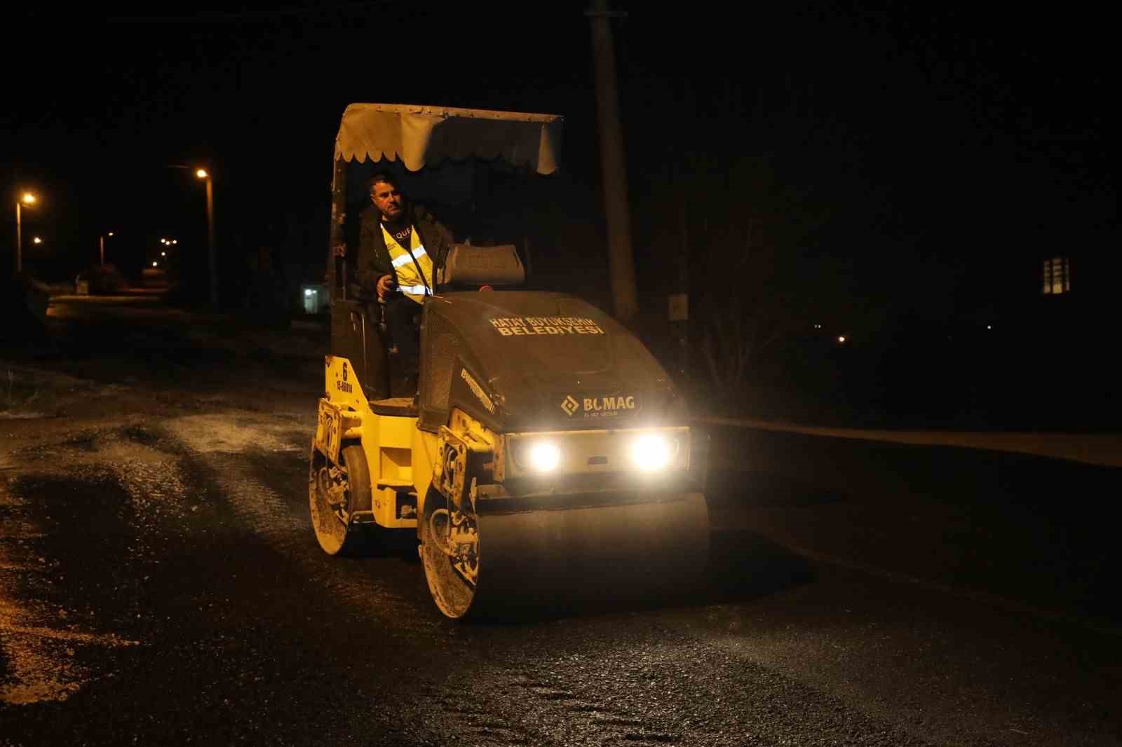 Antakya’da yol bakım ve onarım çalışmaları sürüyor
