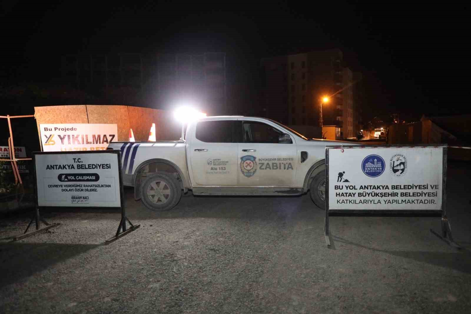 Antakya’da yol bakım ve onarım çalışmaları sürüyor
