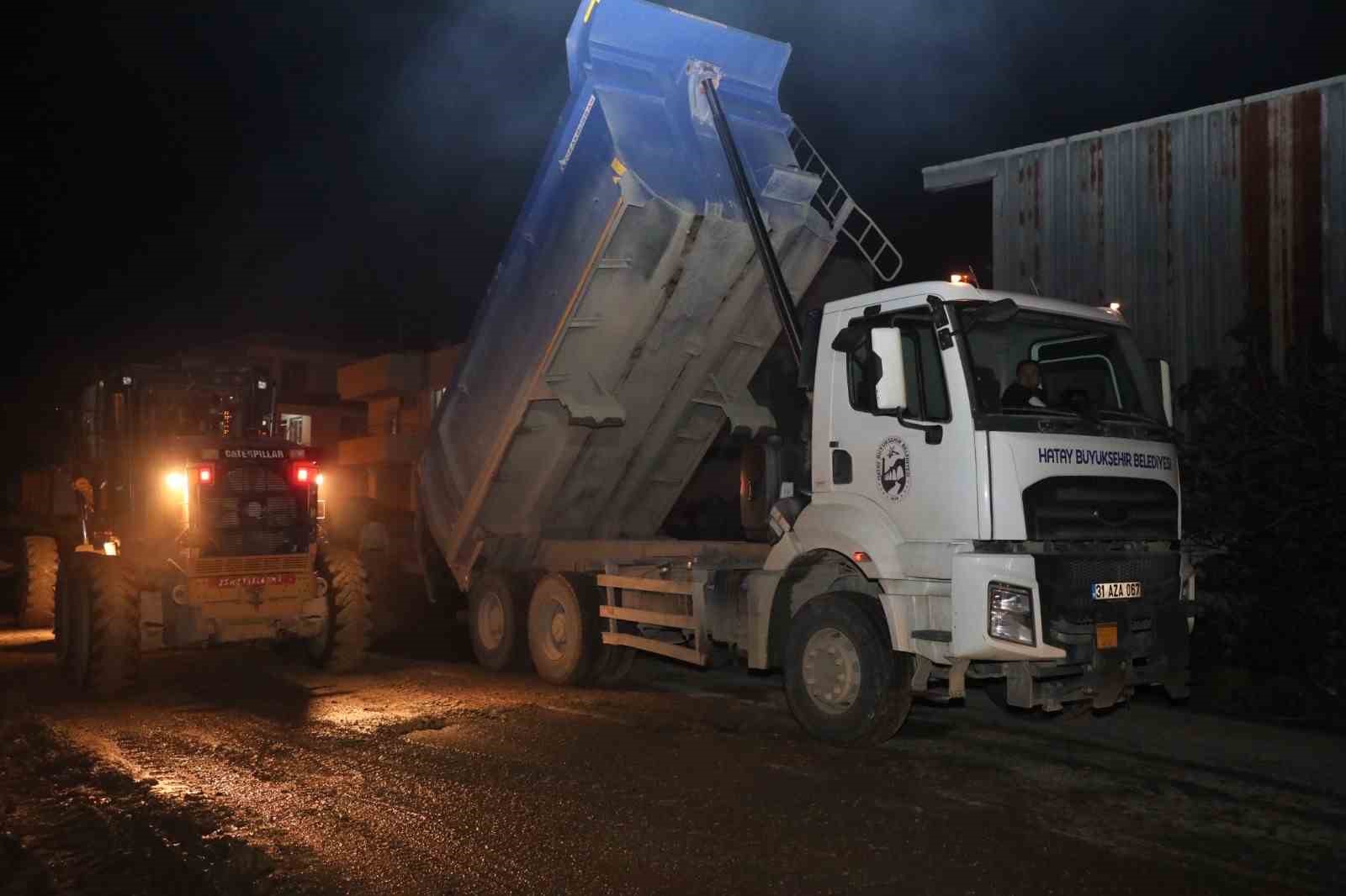 Antakya’da yol bakım ve onarım çalışmaları sürüyor

