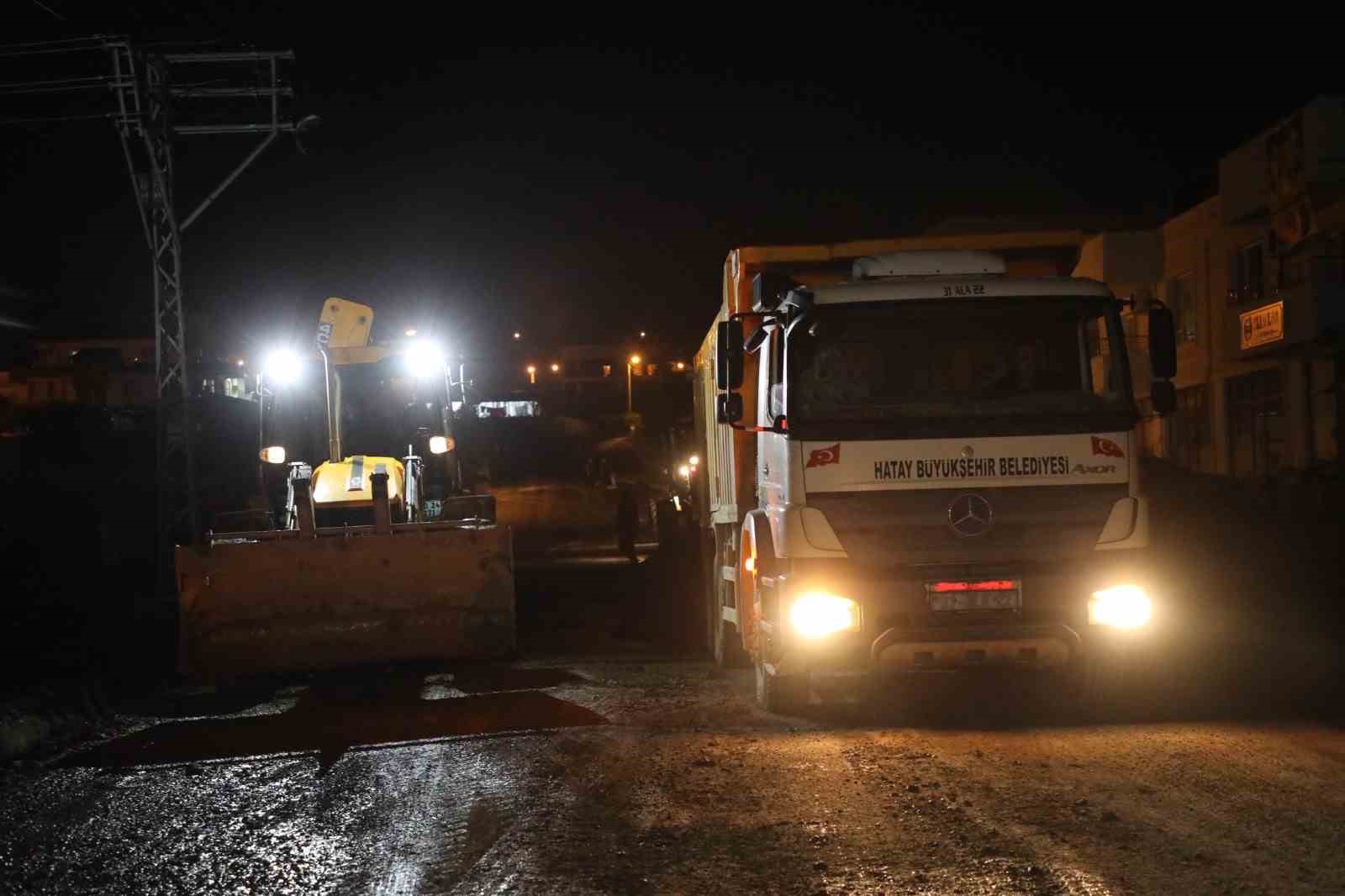 Antakya’da yol bakım ve onarım çalışmaları sürüyor
