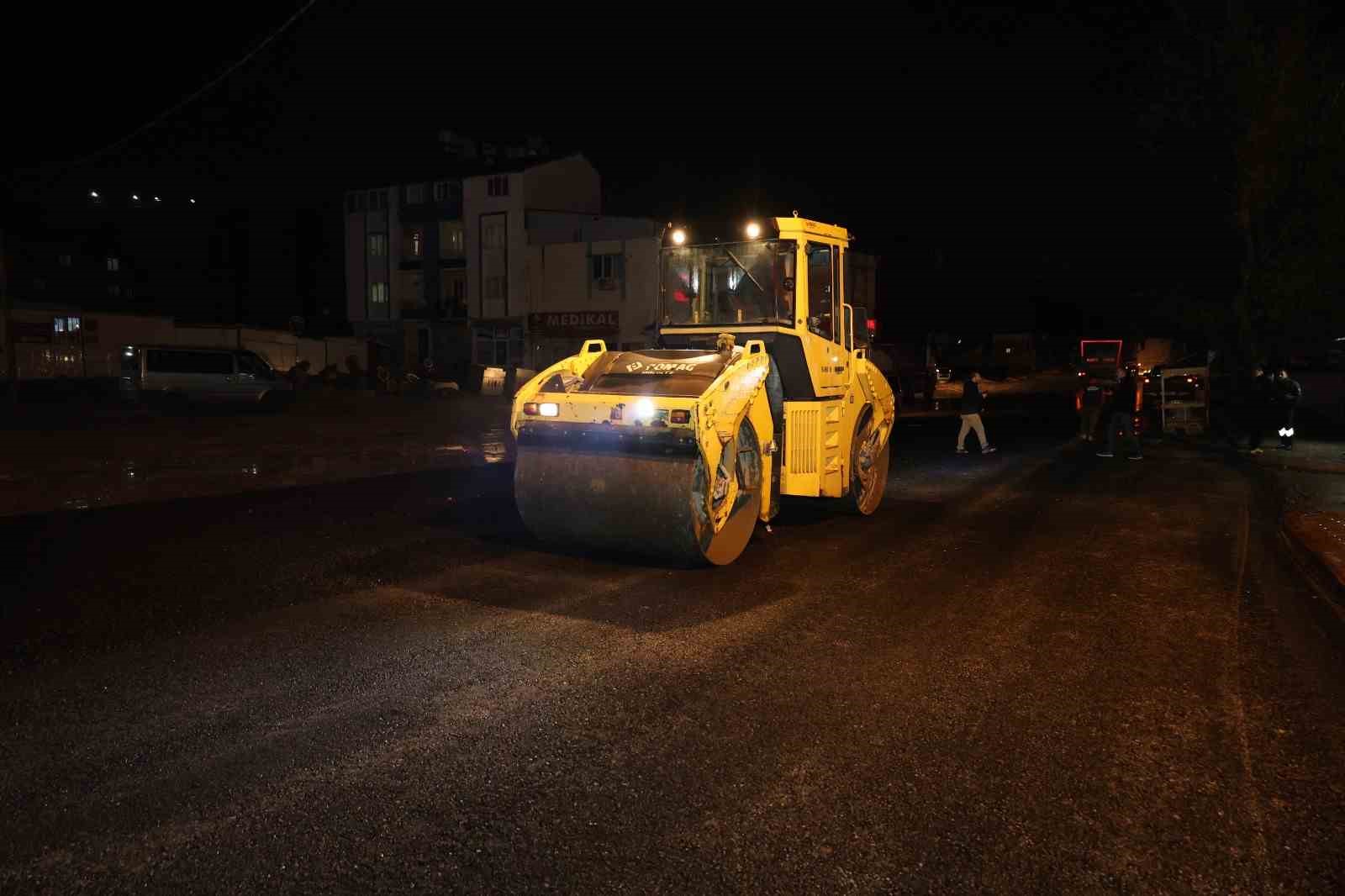 Antakya’da yol bakım ve onarım çalışmaları sürüyor
