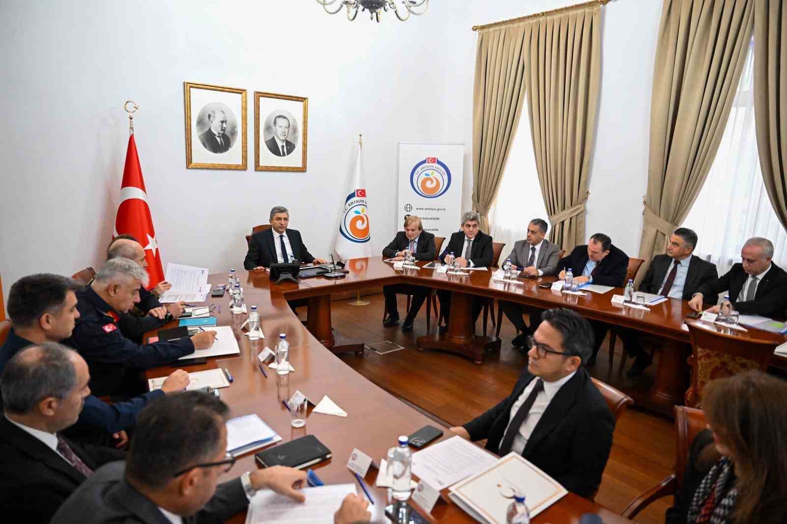 Antalya aşırı yağışlara karşı teyakkuzda
