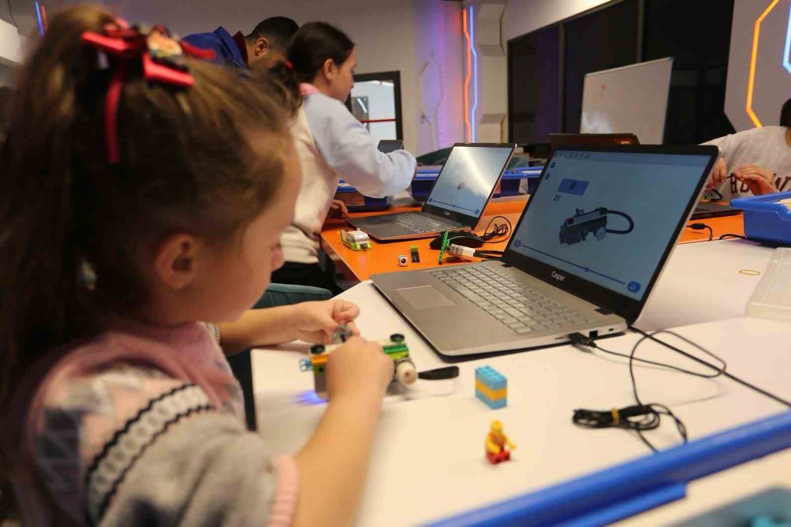 Antalya Bilim Merkezi’nde sömestir tatilinde üretim odaklı bilim kampları yapıldı
