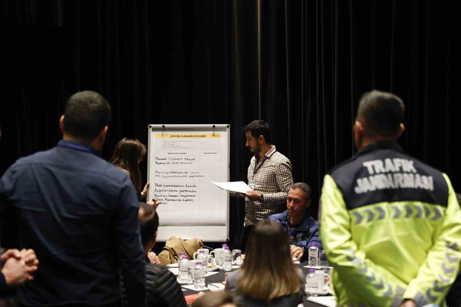 Antalya Büyükşehir Belediye Başkan Vekili Özdemir: "Günü değil geleceği kurtaran çözümlere ihtiyaç var"
