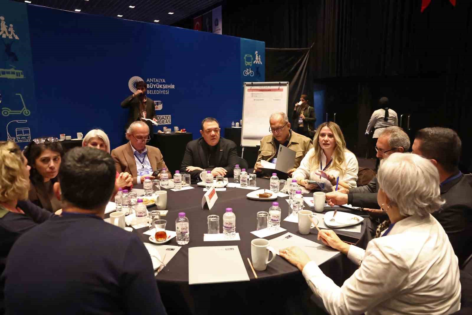 Antalya Büyükşehir Belediye Başkan Vekili Özdemir: "Günü değil geleceği kurtaran çözümlere ihtiyaç var"
