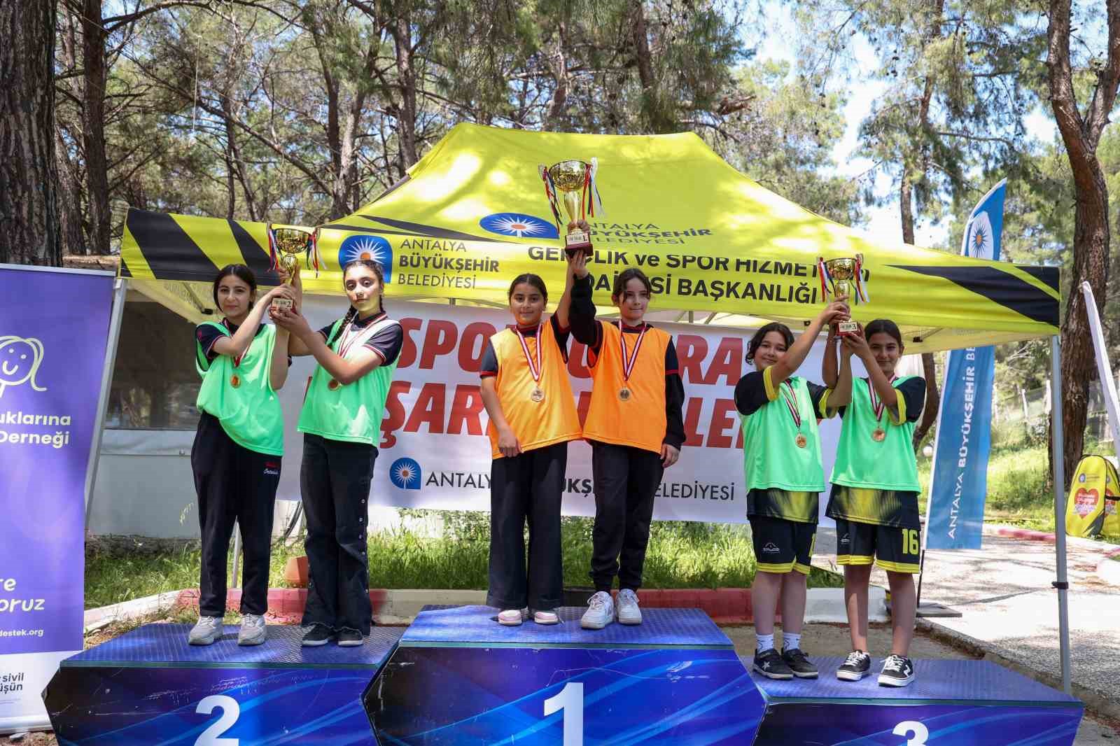 Antalya Büyükşehir Belediyesi’nden kız çocuklarına spor desteği
