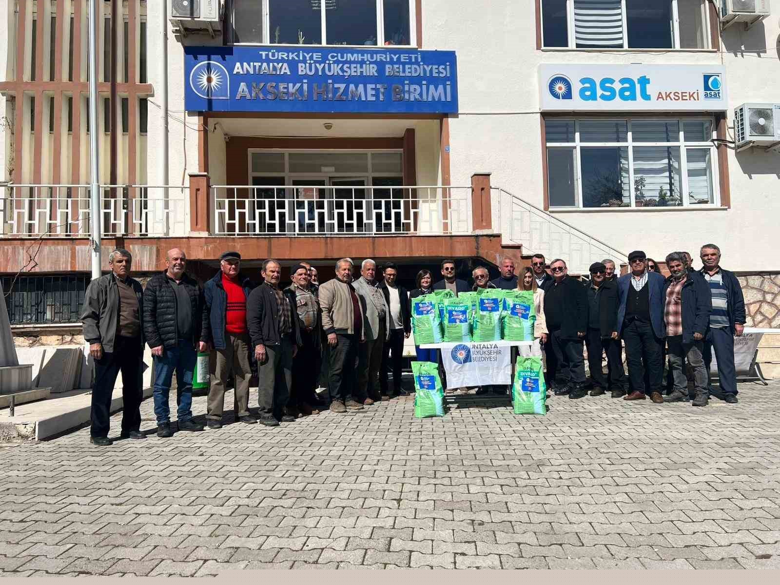 Antalya Büyükşehir Belediyesi’nden üreticilere bordo bulamacı desteği
