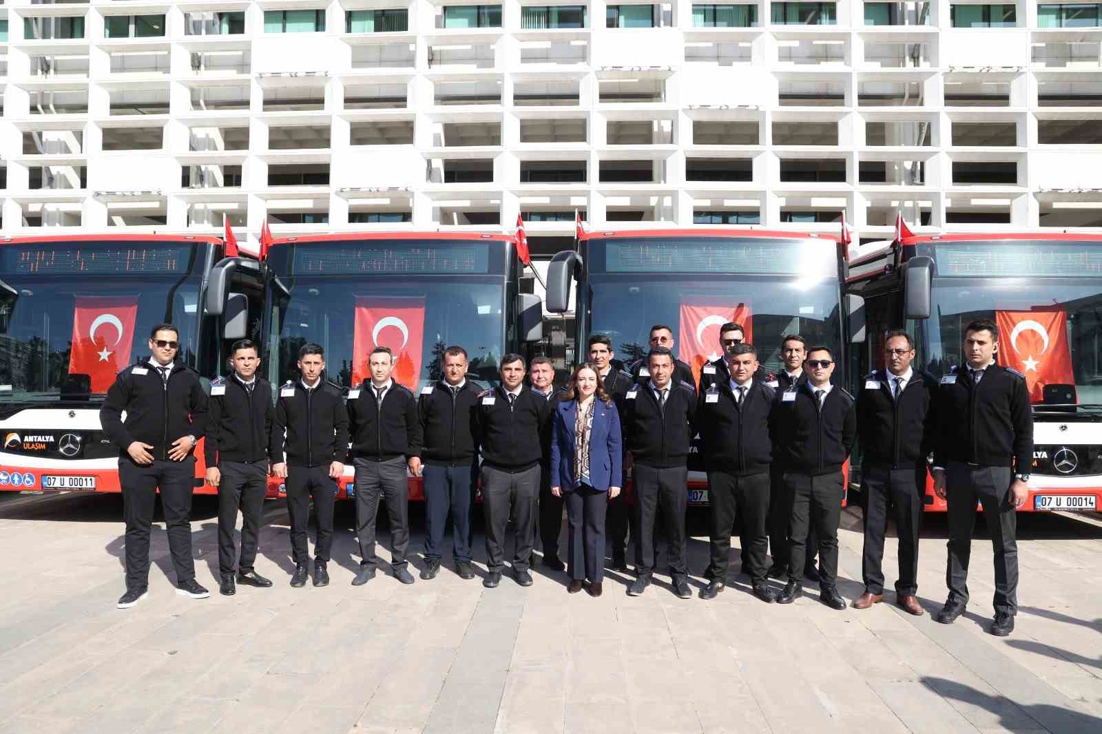 Antalya Büyükşehir’den ulaşım filosuna takviye: 19 hibrit otobüs sahada
