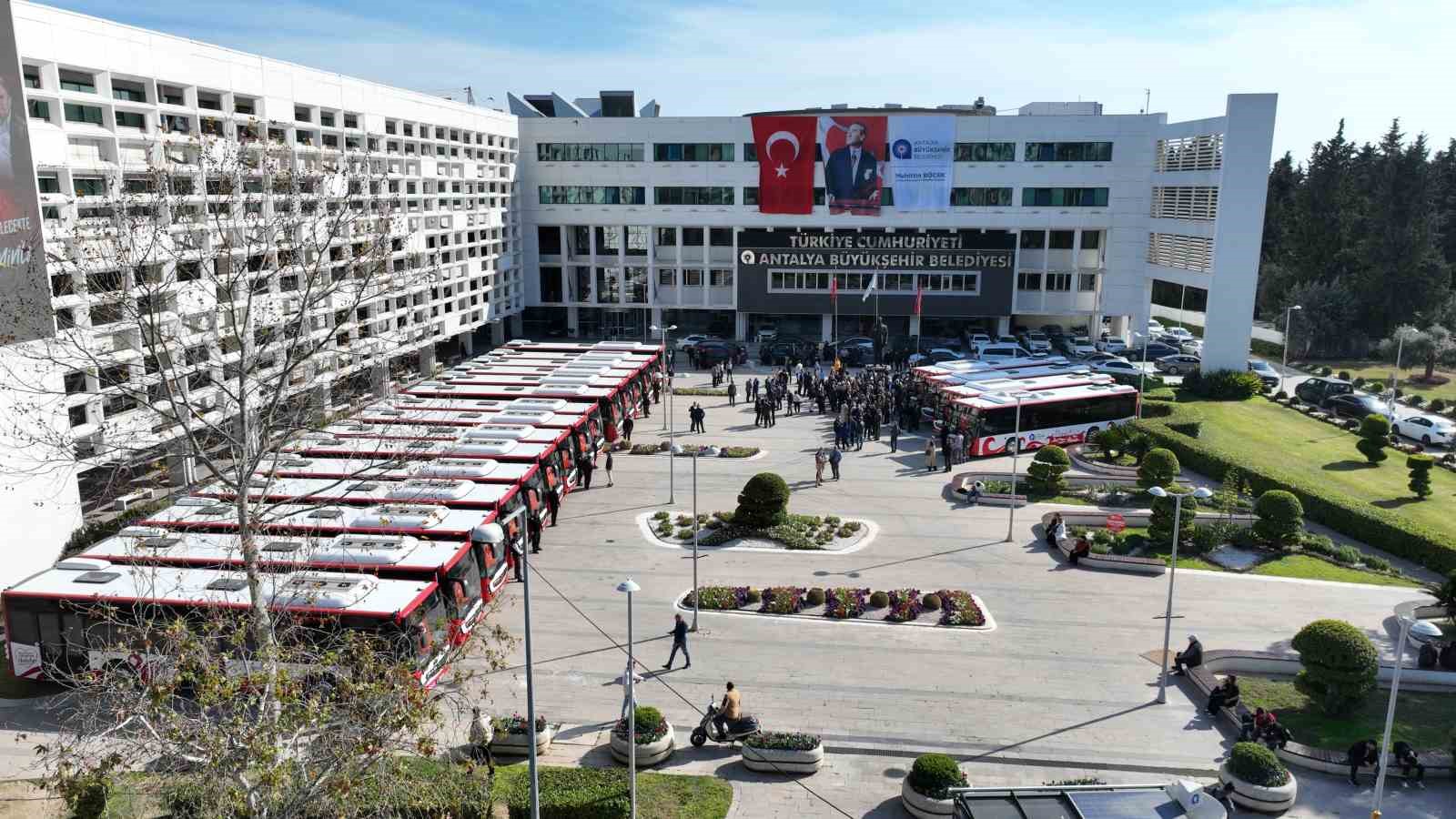 Antalya Büyükşehir’den ulaşım filosuna takviye: 19 hibrit otobüs sahada
