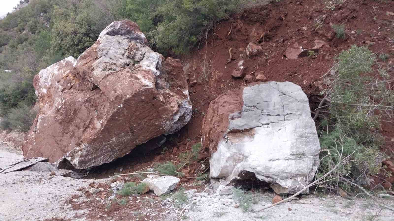 Antalya Gündoğmuş’ta dereler taştı, piknik alanları su altında kaldı
