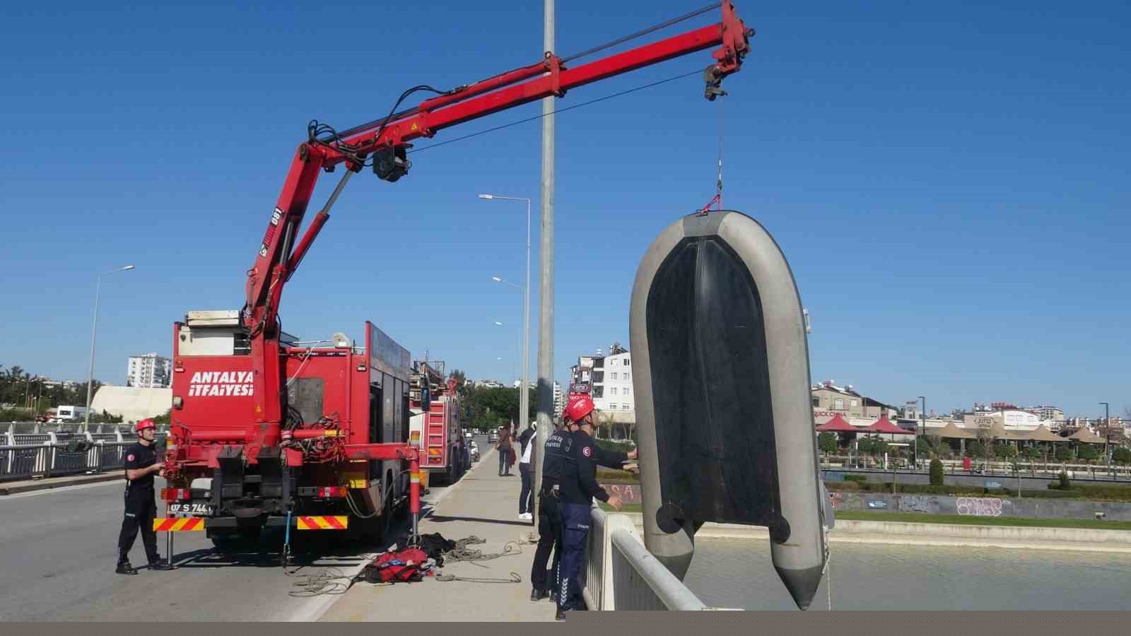 Antalya itfaiyesinden film gibi martı kurtarma operasyonu
