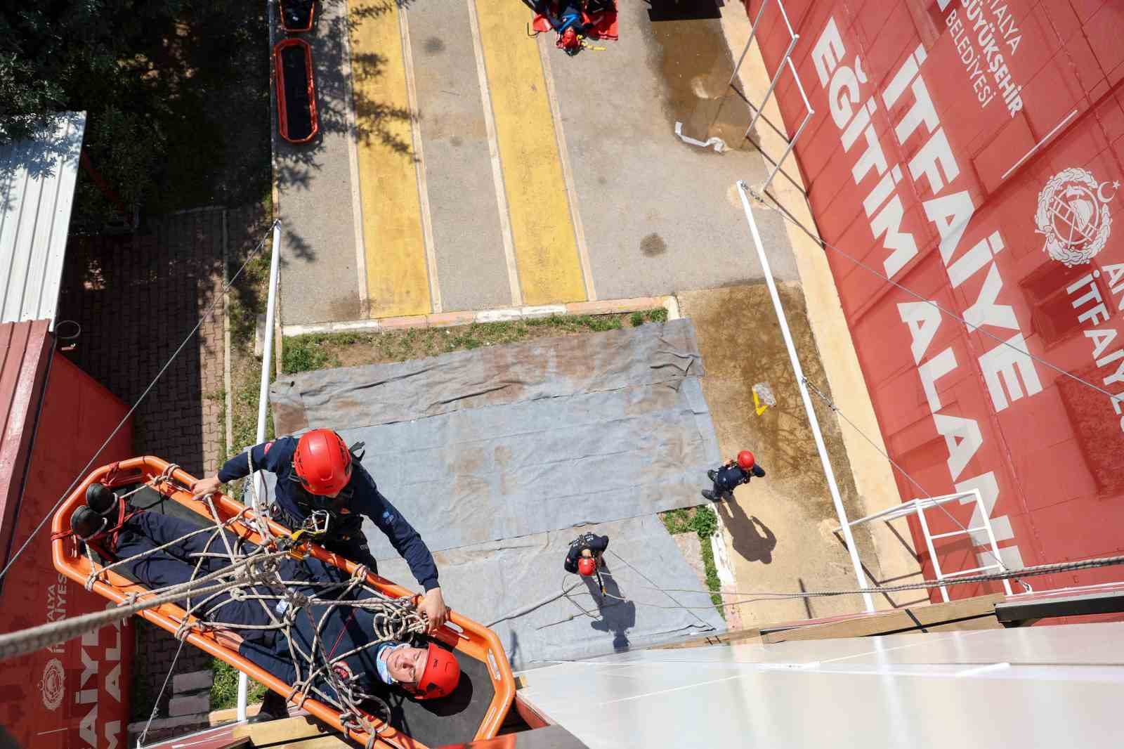 Antalya itfaiyesinin taze kanları göreve hazır
