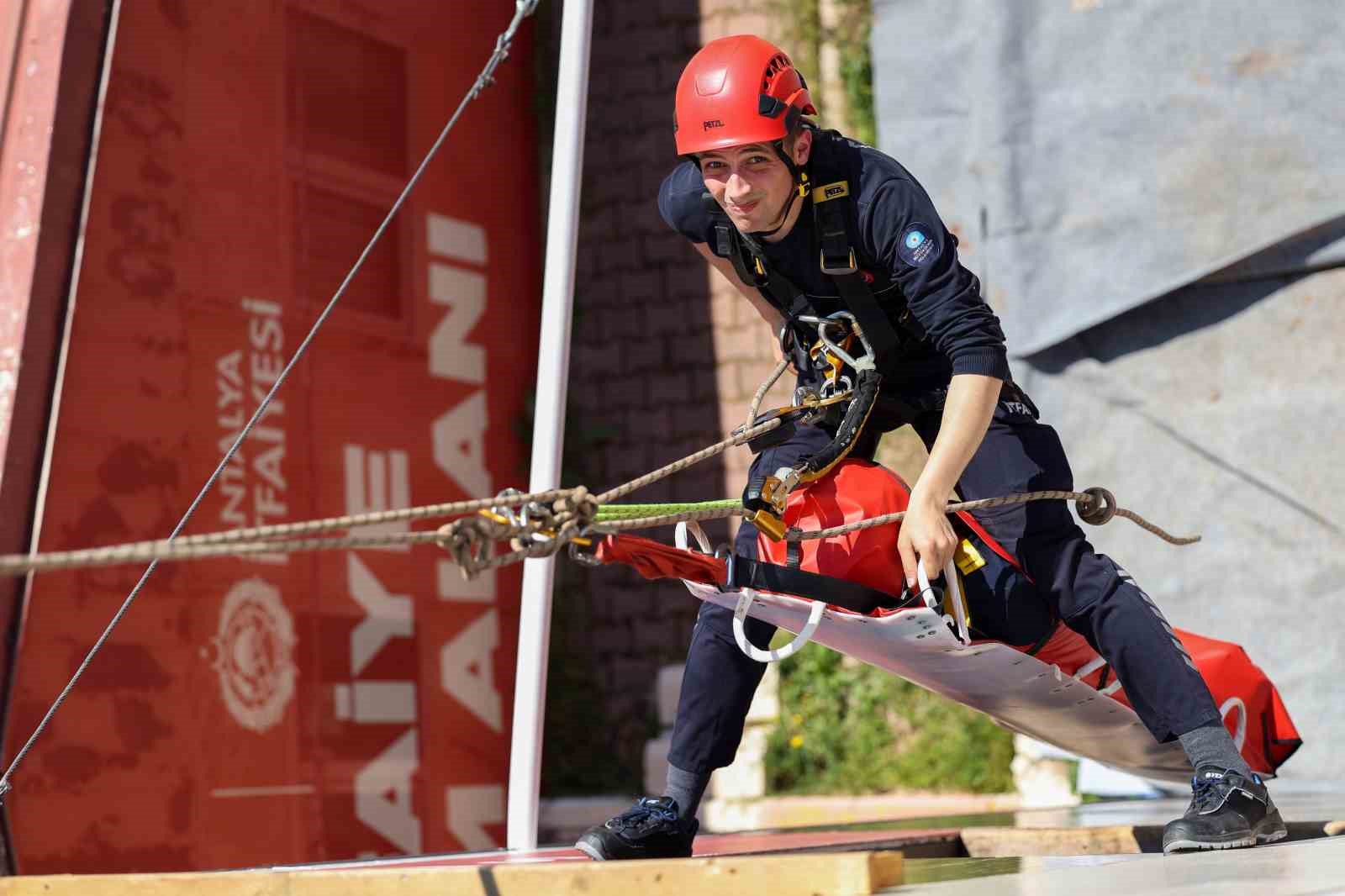 Antalya itfaiyesinin taze kanları göreve hazır
