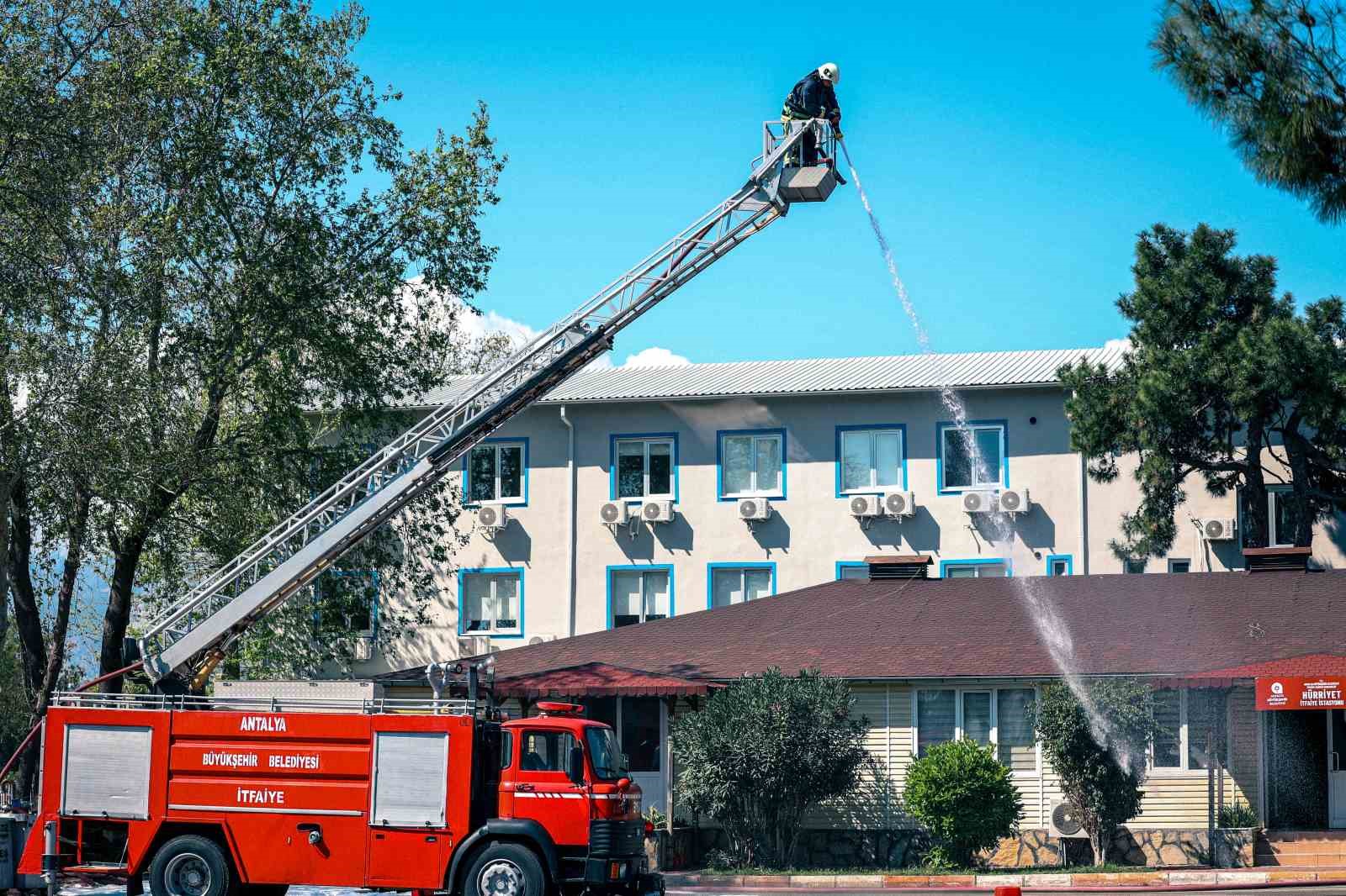 Antalya itfaiyesinin taze kanları göreve hazır
