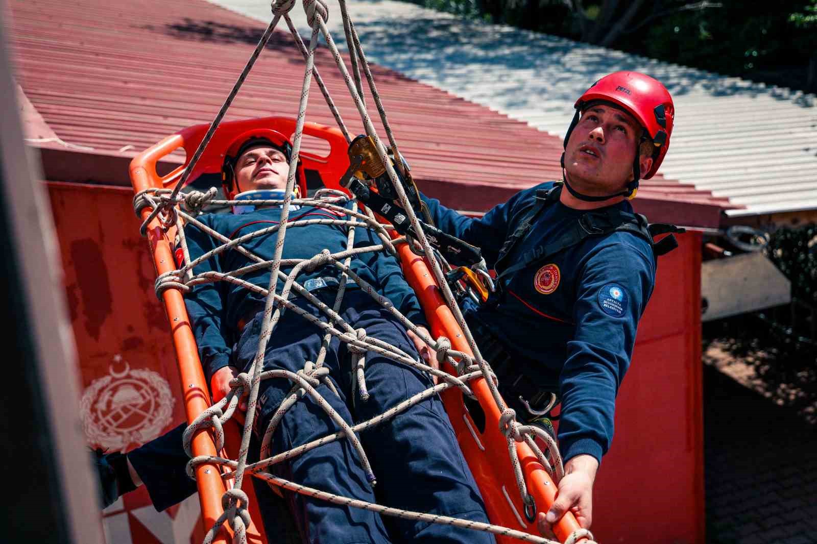 Antalya itfaiyesinin taze kanları göreve hazır
