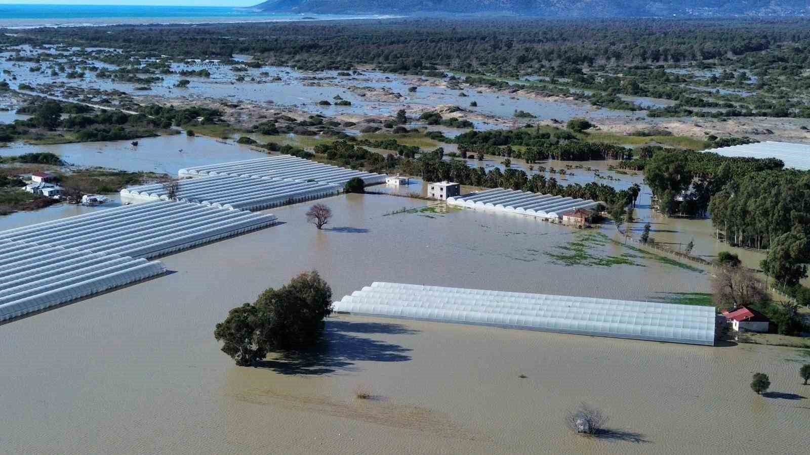 Antalya Kaş’ta seralar sular altında kaldı
