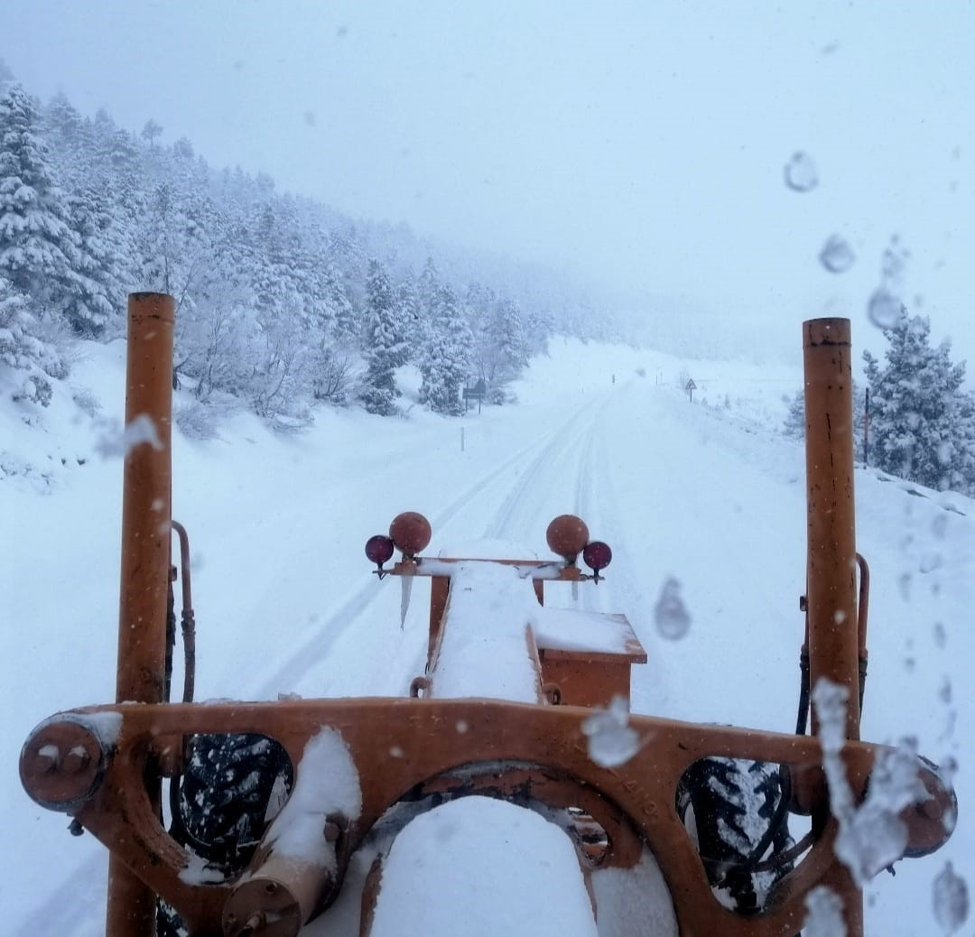 Antalya-Konya kara yolunda kar yağışı aralıklarla devam ediyor
