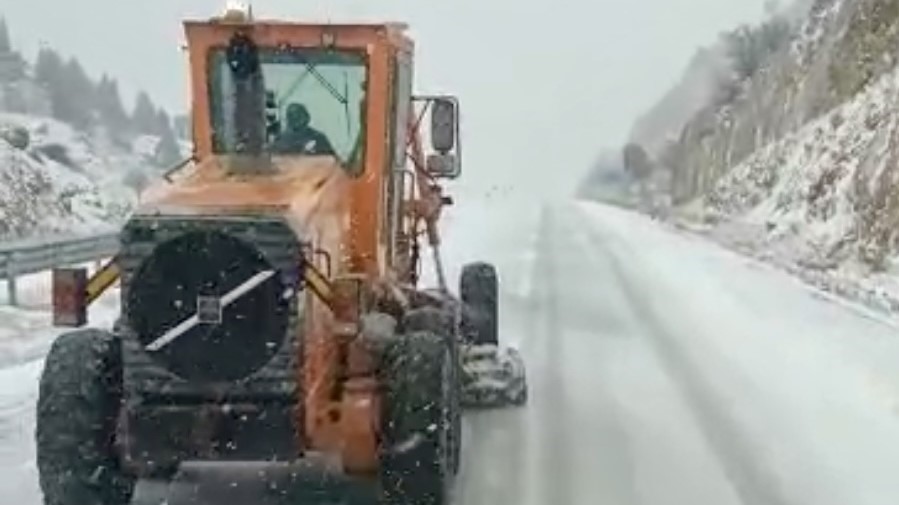 Antalya-Konya kara yolunda kar yağışı aralıklarla devam ediyor
