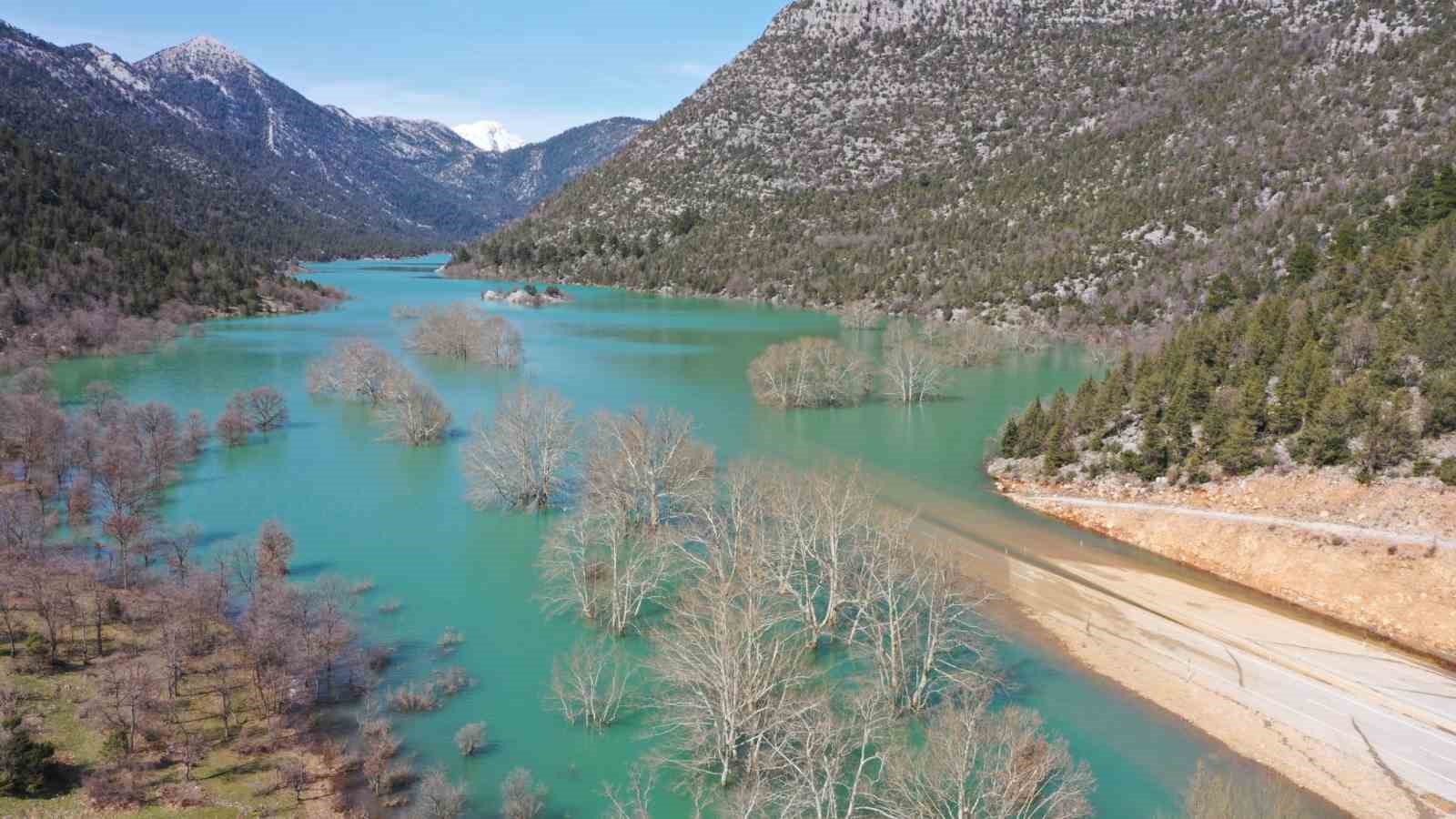 Antalya-Konya karayolunda son durum dron ile görüntülendi: 4 kilometrelik kısım sular altında
