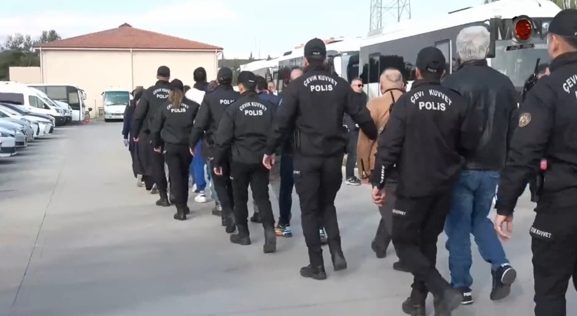 Antalya merkezli 5 ildeki usulsüz esnaf kredisi operasyonuna ait görüntüler paylaşıldı
