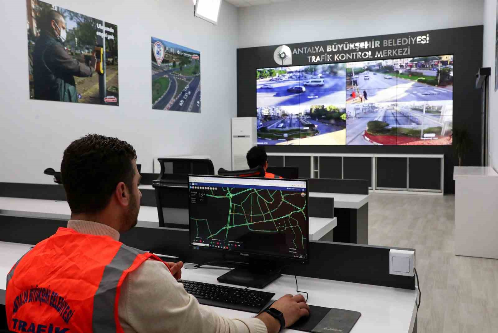 Antalya trafiği 7/24 takip altında
Antalya trafiği 7/24 takip altında