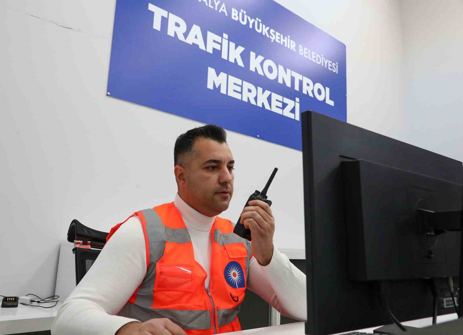 Antalya trafiği 7/24 takip altında
Antalya trafiği 7/24 takip altında
