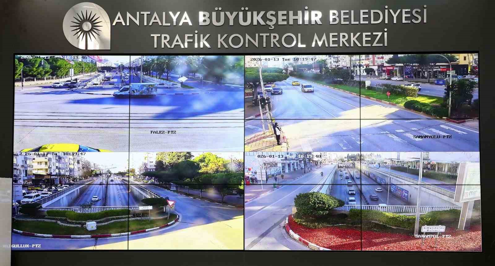 Antalya trafiği 7/24 takip altında
Antalya trafiği 7/24 takip altında