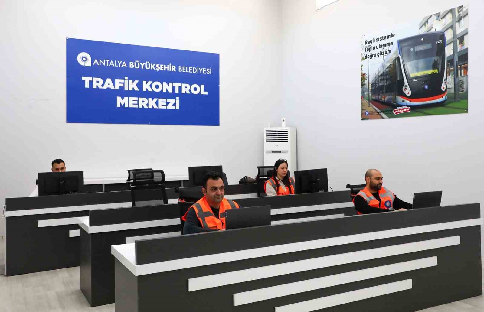 Antalya trafiği 7/24 takip altında
Antalya trafiği 7/24 takip altında