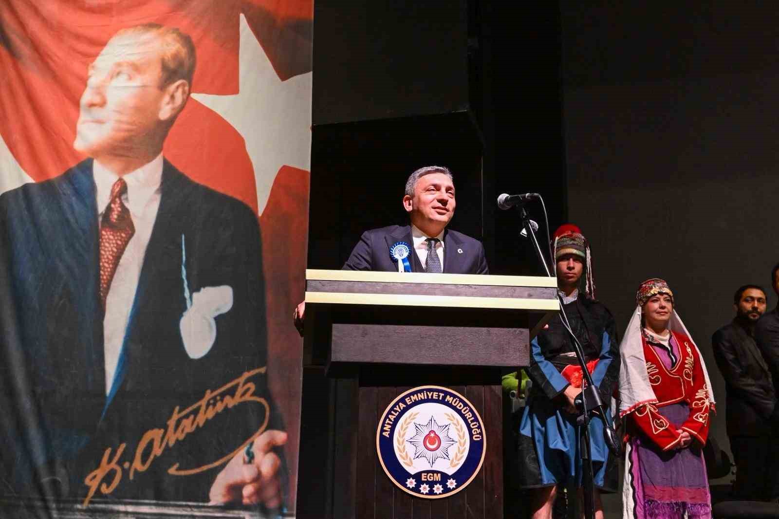 Antalya Valisi Hulusi Şahin: "Polis teşkilatımız istikbale olan güvenimizdir"
