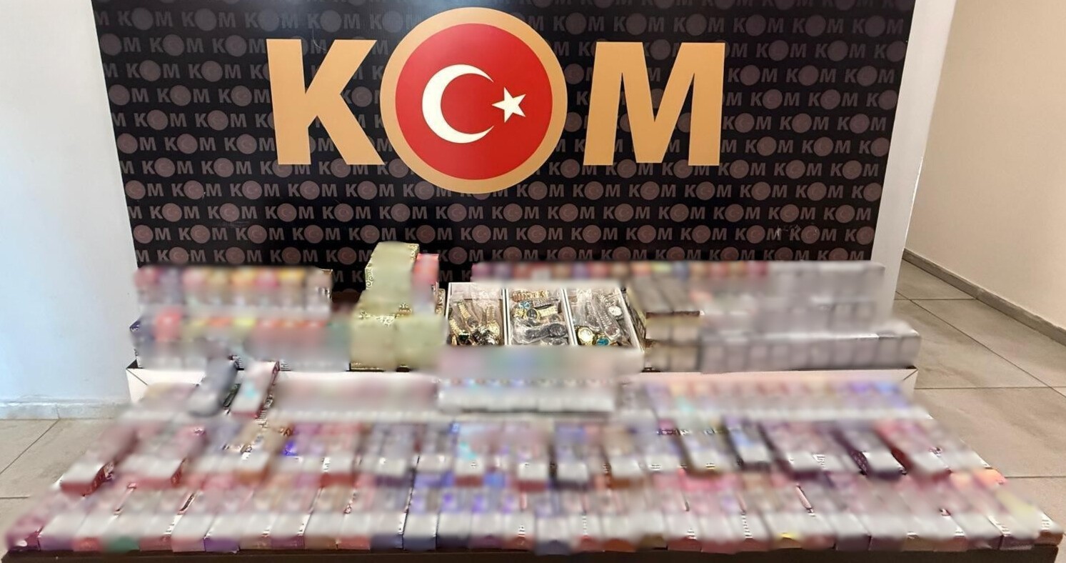 Antalya’da 1 haftada milyonlarca kaçak ürün ele geçirildi, 5 şahıs tutuklandı
Antalya’da 1 haftada milyonlarca kaçak ürün ele geçirildi, 5 şahıs tutuklandı