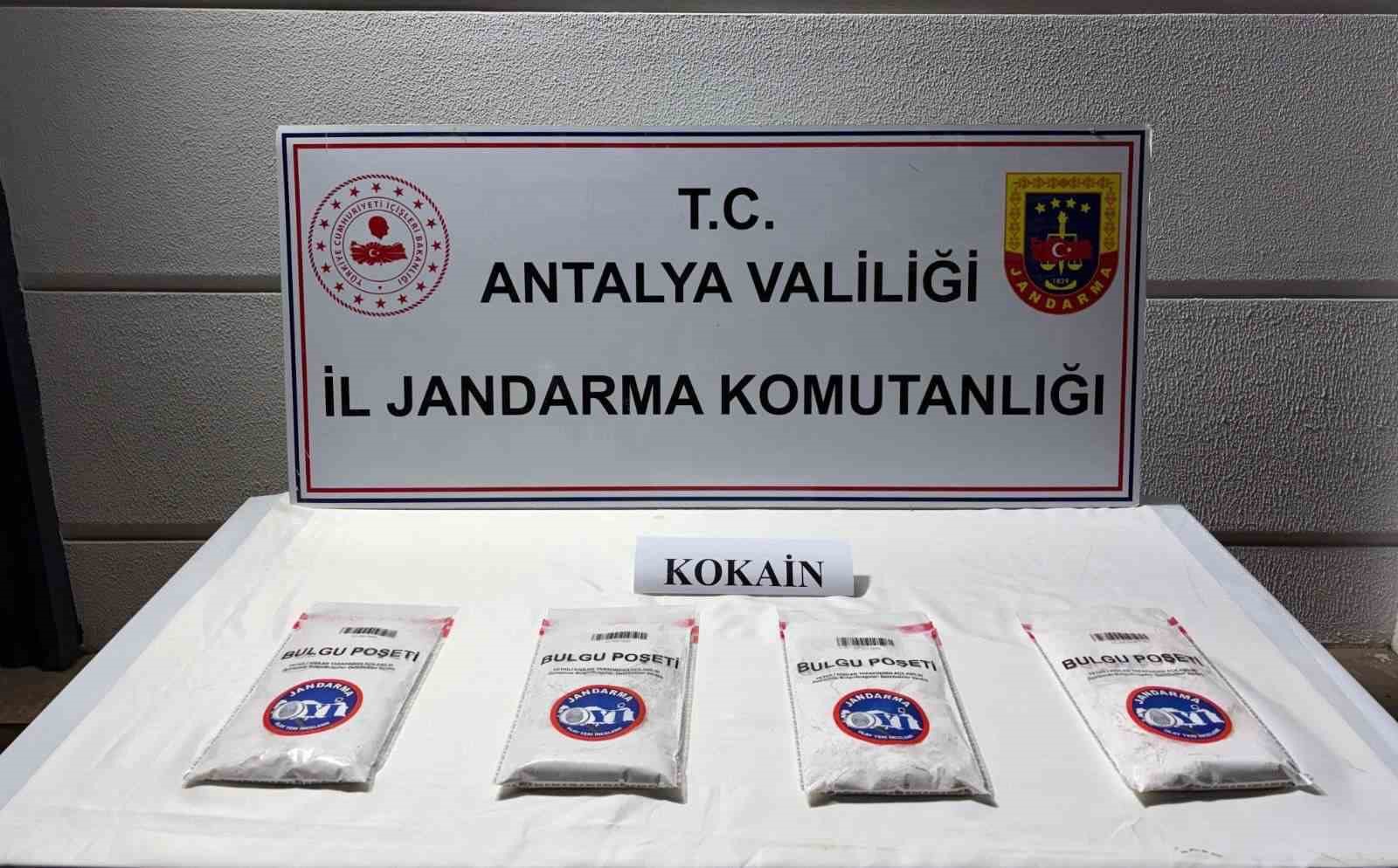 Antalya’da 1 kilo 380 gram kokain ele geçirildi, 2 şüpheli tutuklandı
