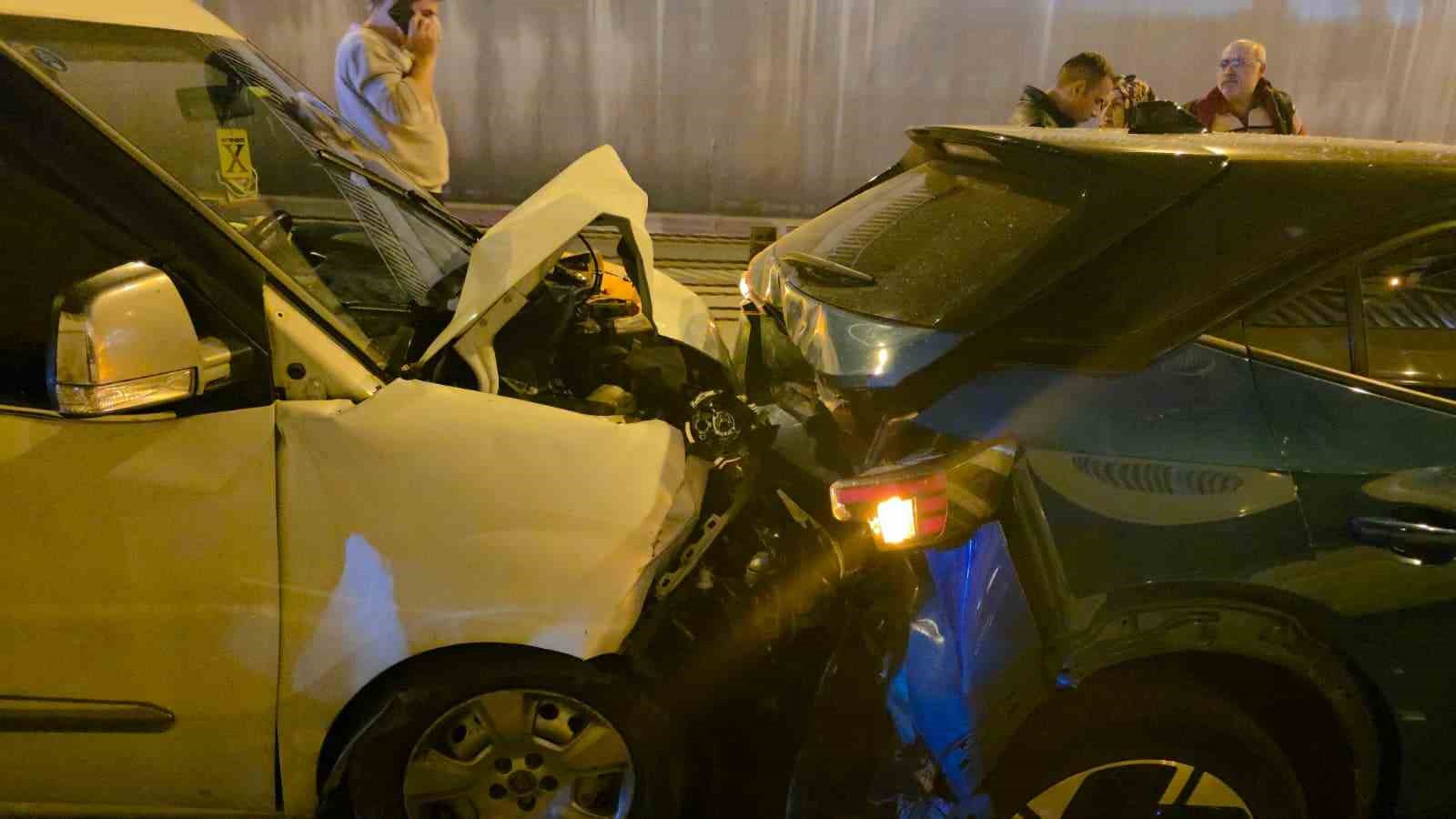 Antalya’da 11 araçlı zincirleme kaza: 1 yaralı
