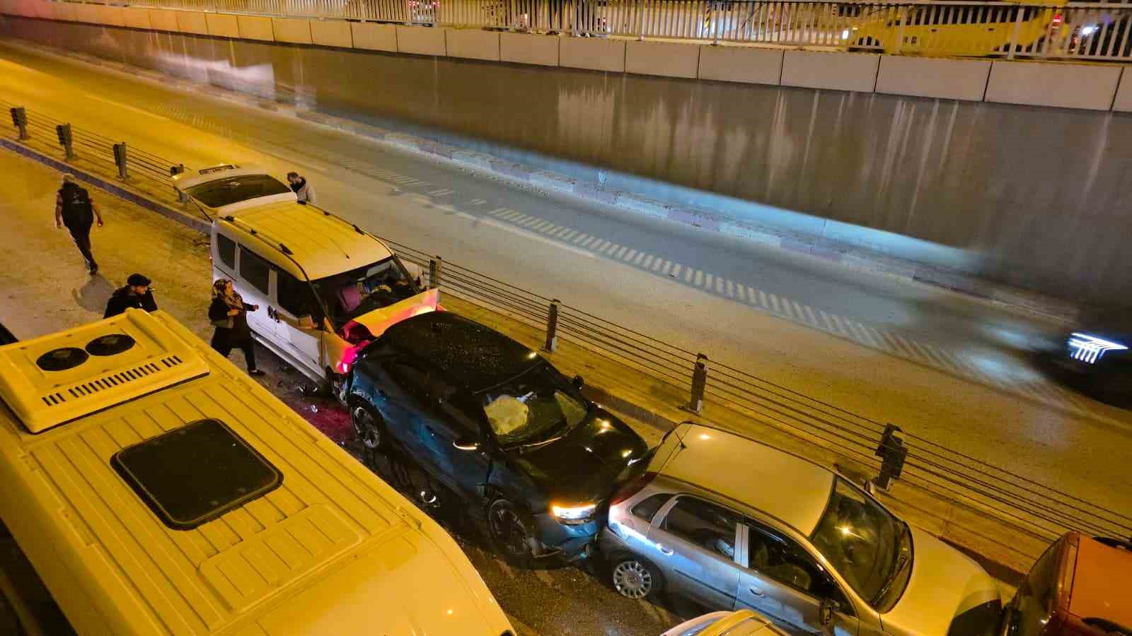 Antalya’da 11 araçlı zincirleme kaza: 1 yaralı
