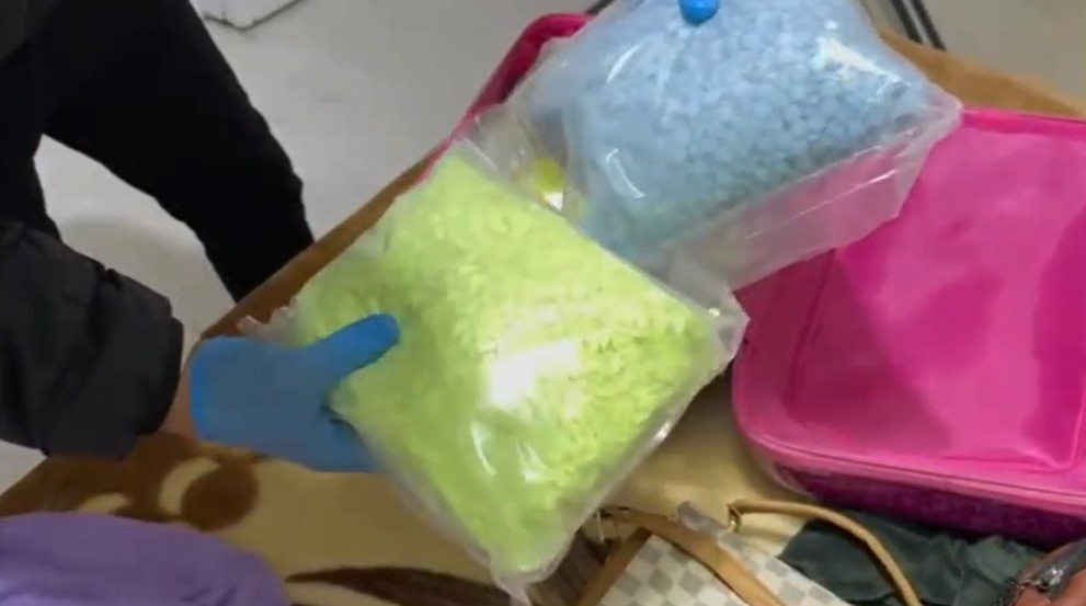 Antalya’da 15 bin uyuşturucu hap ele geçti: 2 şahıs tutuklandı
