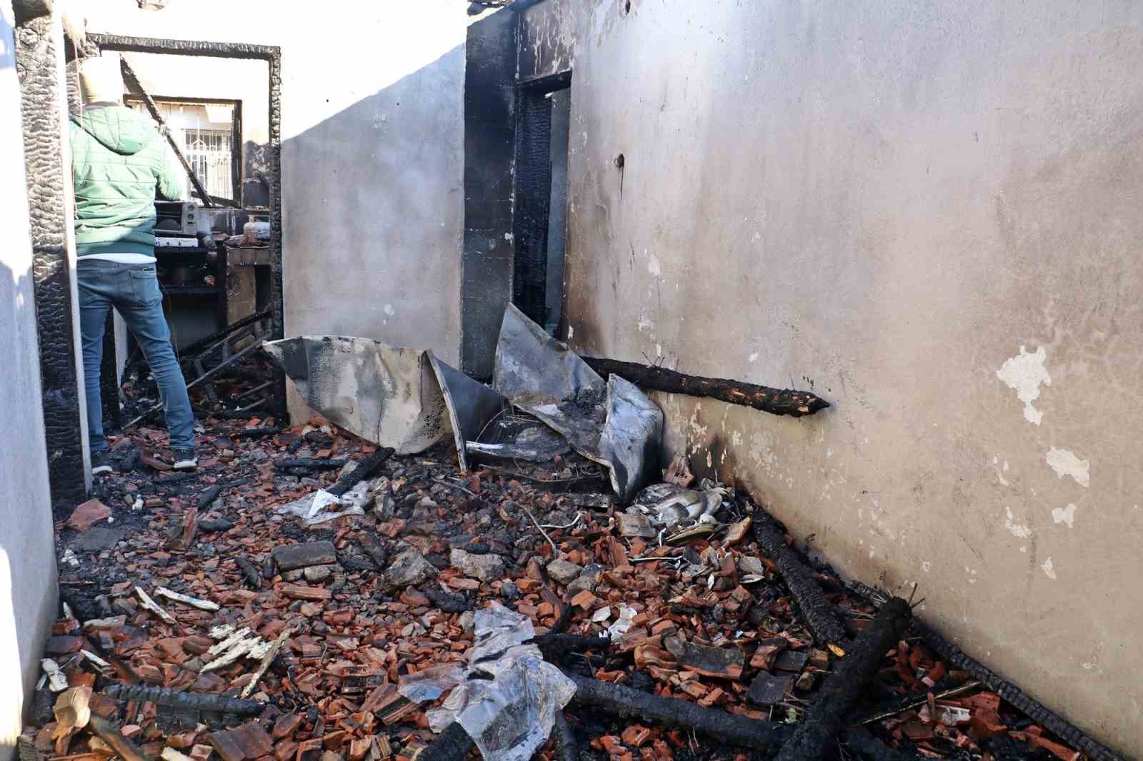 Antalya’da 2 kişinin ölümüne neden yangında perdelerin tutuşturulduğu iddiası
