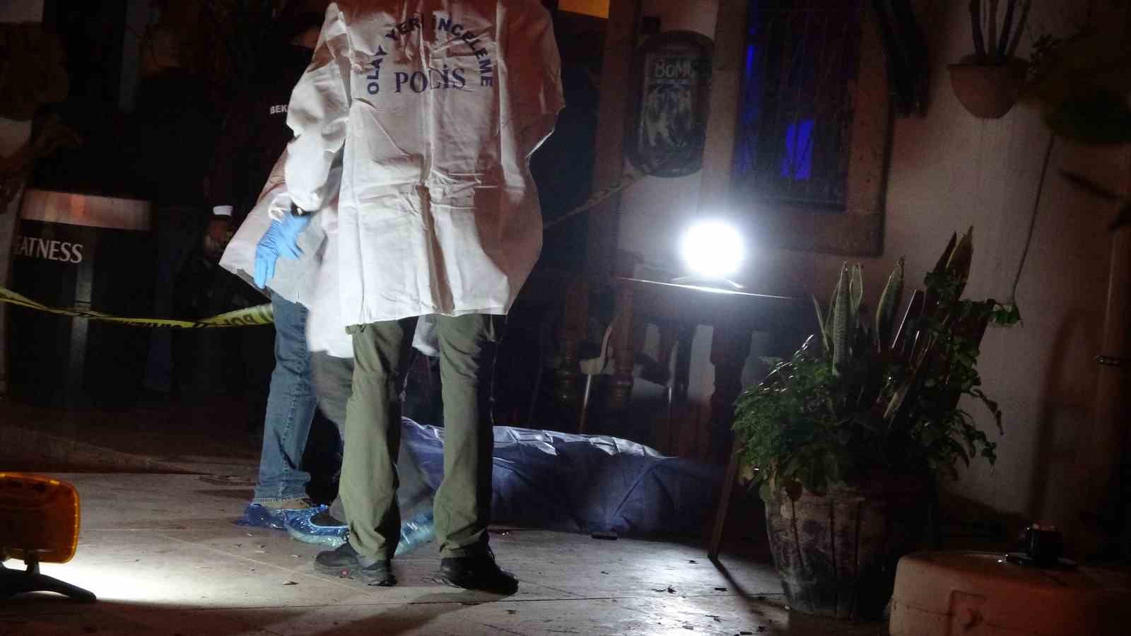 Antalya’da 21 Yaşındaki genç 30 metre yükseklikten beton zemine düşerek hayatını kaybetti
