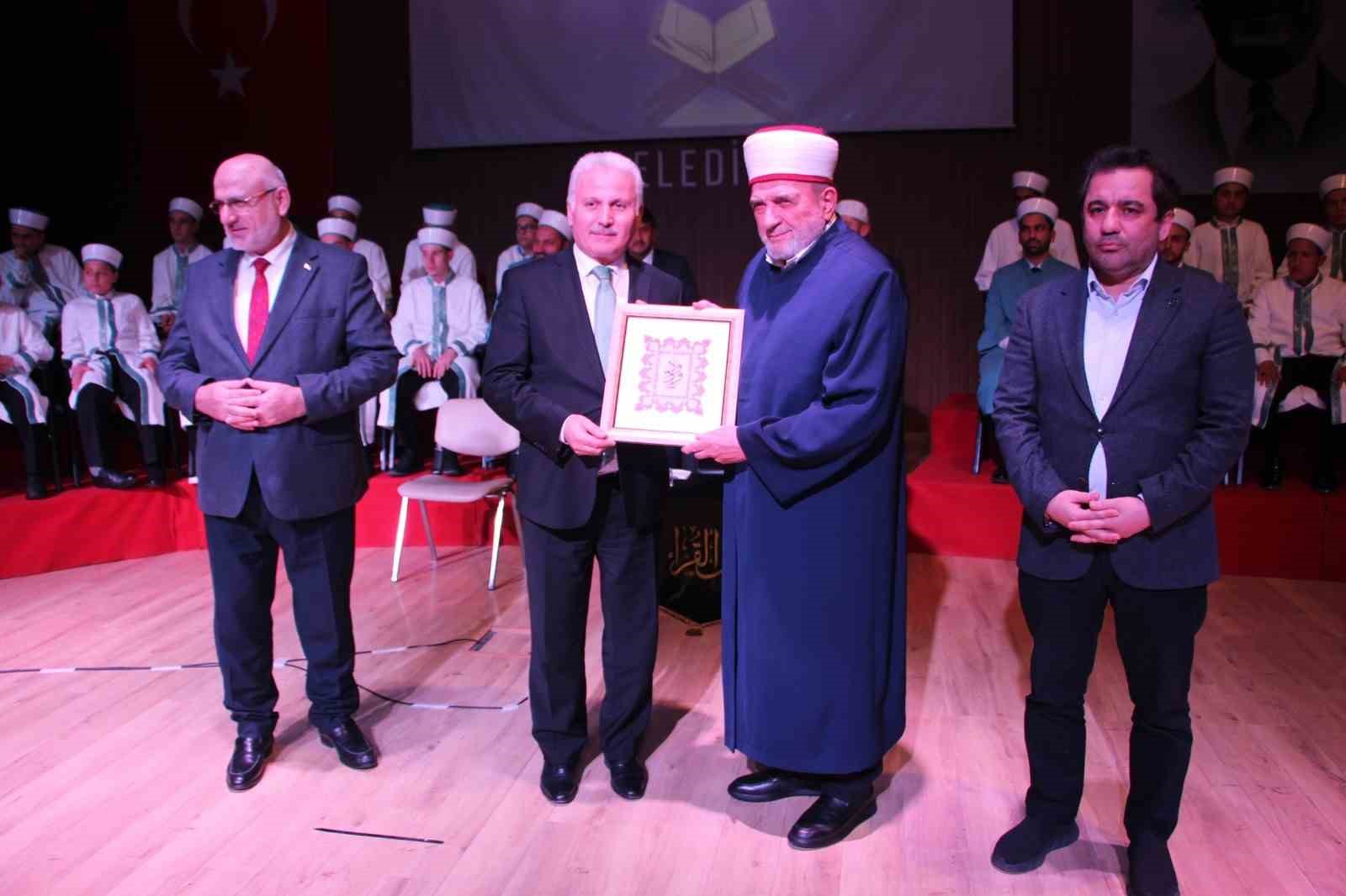 Antalya’da 27 hafız için icazet töreni
